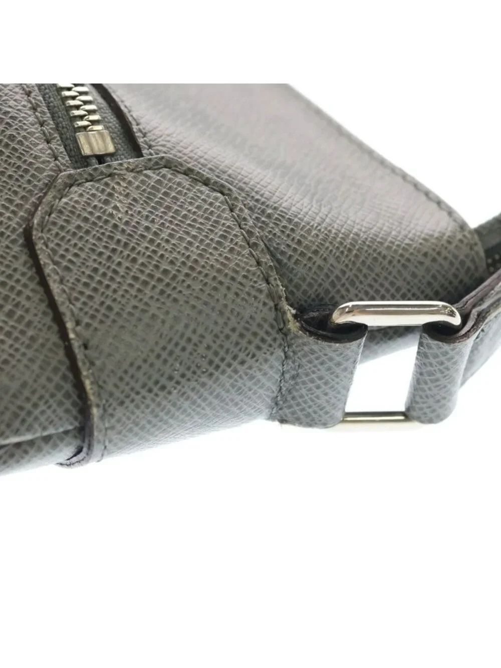 Louis Vuitton Taiga Sasha Shoulder Bag Gray Leather Silver